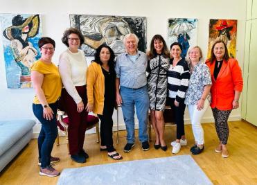 Dr. Gunther Schmidt mit dem Dozenten-Team OA