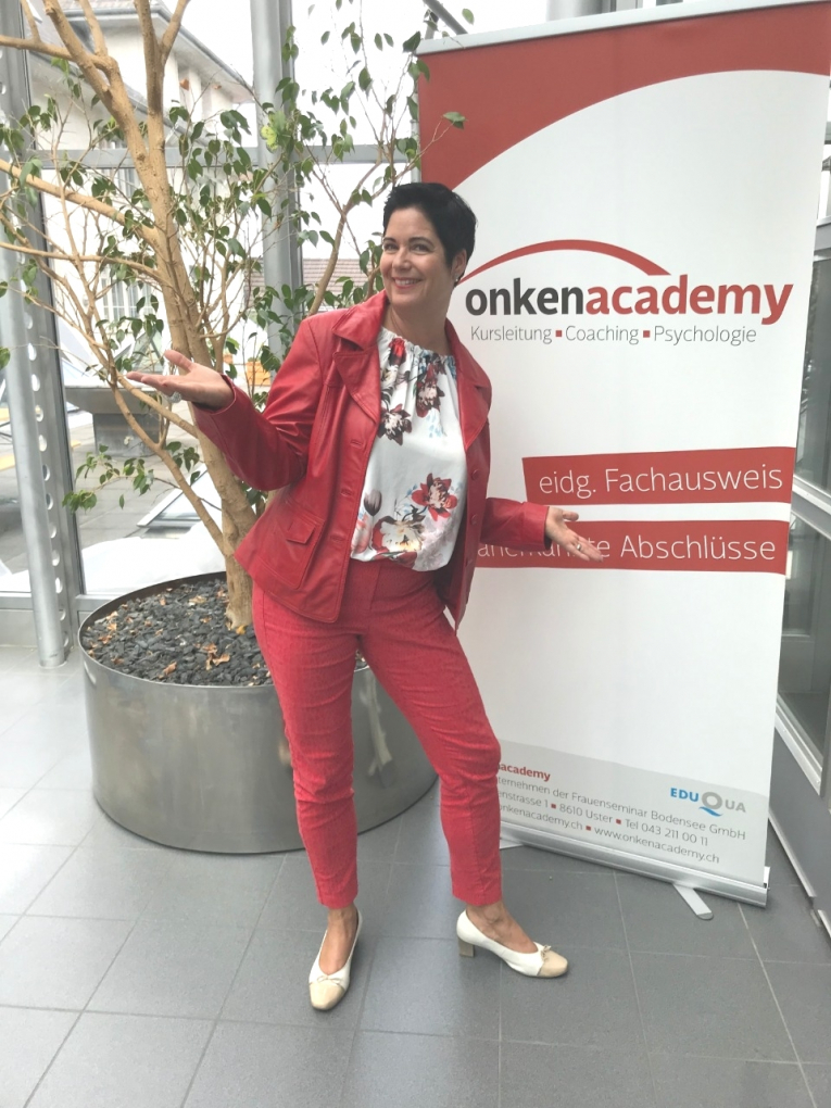 Maya Onken führt die Onken Academy und bildet Erwachsene aus